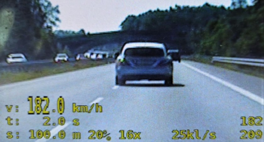 182 km/h przy ograniczeniu do 100 km/h – brawurową jazdę przerwali policjanci z wrocławskiej drogówki