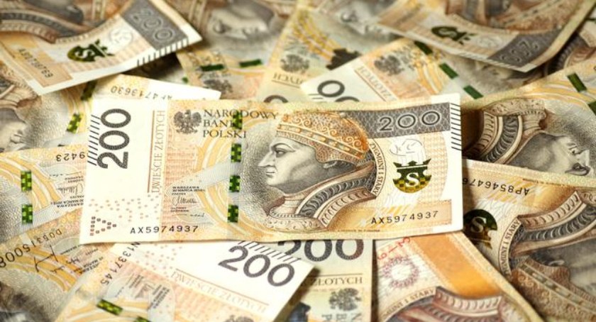 Blisko 90 tys. zł. straciła ostatnio jedna z mieszkanek Wrocławia, która dała się oszukać na fałszywego policjanta
