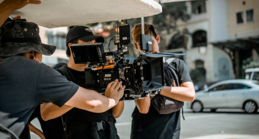 Zmiany w organizacji ruchu w związku z realizacją zdjęć filmowych na ulicach: Psie Budy, Szajnochy, Myśliwskiej, Niemcewicza i Jagiellończyka oraz budowy kanalizacji sanitarnej na ul. Zagaje