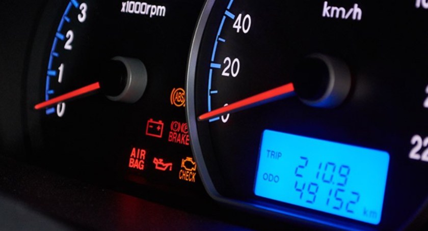 Podczas kontroli drogowej mundurowi ujawnili licznik cofnięty o 100 000 kilometrów!