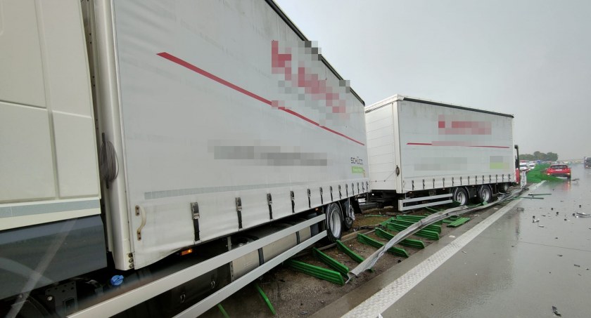 Ciężarówka wpadła w poślizg i przebiła bariery. Uwaga na utrudnienia w poruszaniu się po autostradzie A4