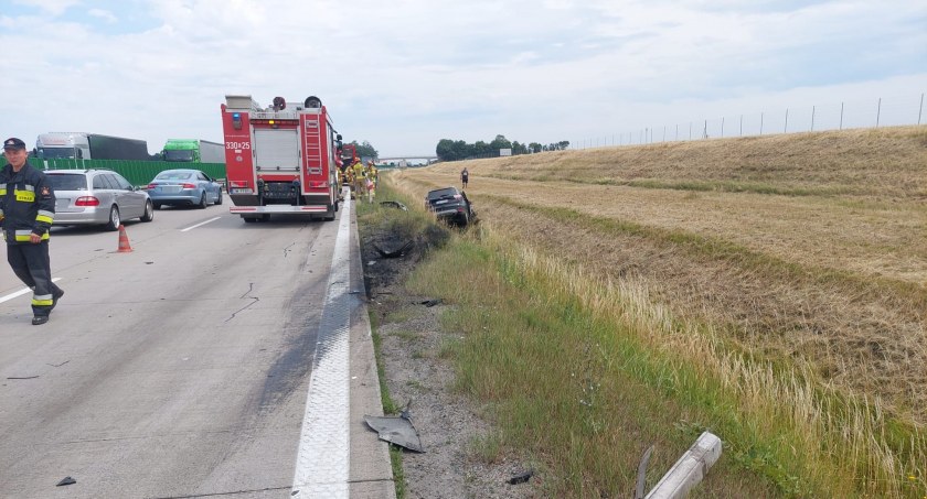 Kolizja osobówki z ciężarówką na 141 kilometrze autostrady A4 w kierunku Wrocławia