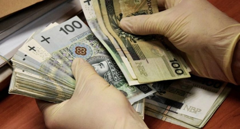 Oszust podawał się za pracownika banku. Kobieta uwierzyła i straciła blisko 160 tysięcy złotych