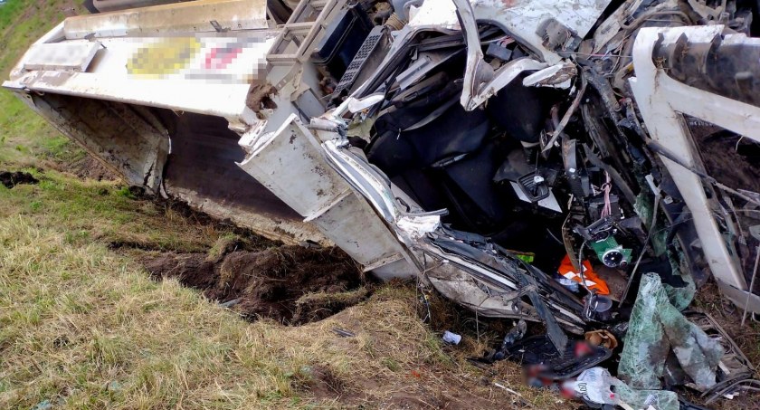 Tragiczny wypadek na węźle Wrocław-Południe. Nie żyje kierowca ciężarówki