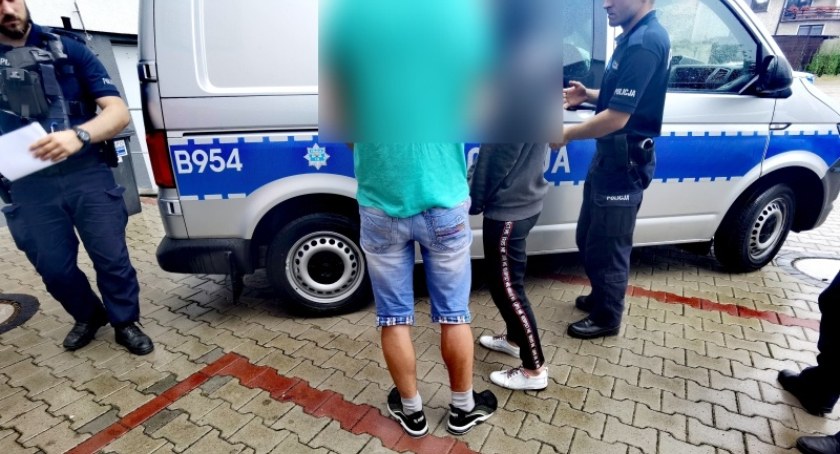  Kierowca i pasażerka mieli w organizmie ponad 2 promile alkoholu. W takim stanie wieźli swoją 5-letnią córkę