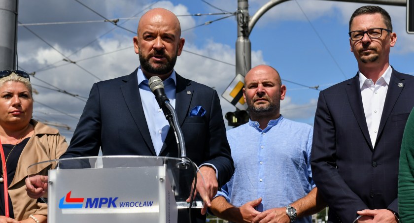 Ważna inwestycja w komunikacyjnym sercu Wrocławia jest gotowa – MPK Wrocław zakończyło remont placu Jana Pawła II