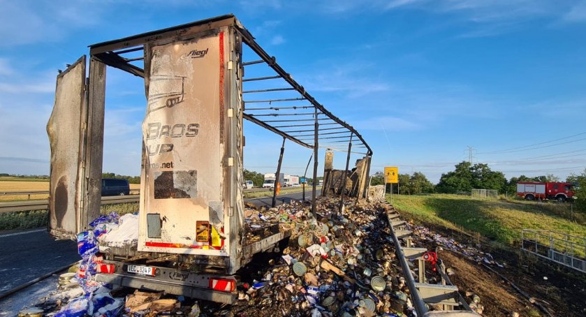 Na autostradzie A4 spłonął TiR z pomocą humanitarną