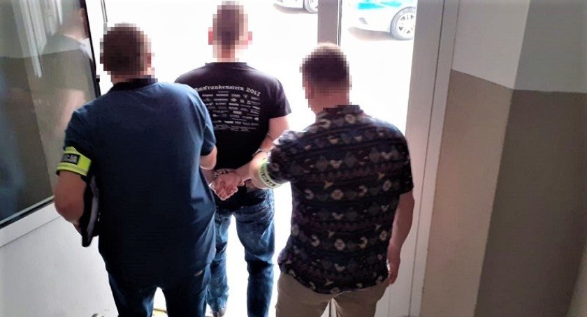 Kolejne uderzenie dolnośląskich policjantów w przestępczość korupcyjną. Wcześniej zatrzymano 21 osób, a teraz kolejnych 10 podejrzanych