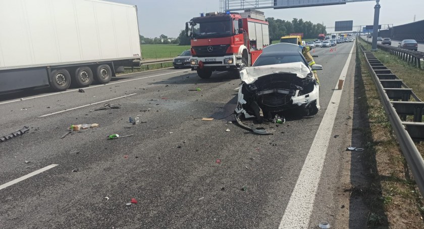 Dwie osoby poszkodowane w wypadku na AOW