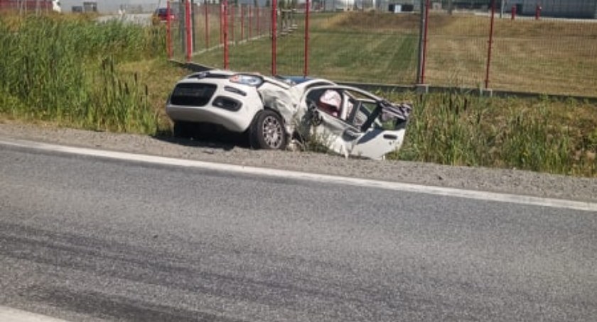 Zderzenie na zjeździe z autostrady w Pietrzykowicach. Na miejscu lądował śmigłowiec LPR
