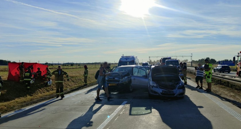 Wypadek trzech pojazdów osobowych na 123 kilometrze A4. Siedem osób poszkodowanych. Autostrada A4 w kierunku Wrocławia zablokowana przez kilka godzin