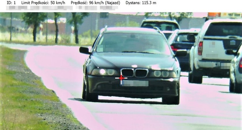 BMW nie zatrzymało się do policyjnej kontroli. Okazało się, że za kierownicą siedział… 16-latek