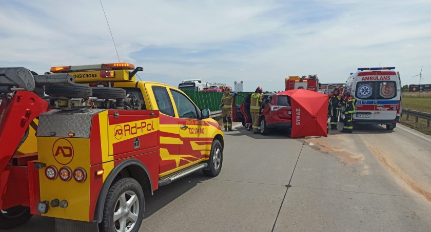 Zderzenie dwóch pojazdów na 124 kilometrze A4 w kierunku Wrocławia. Uwaga na ogromne utrudnienia