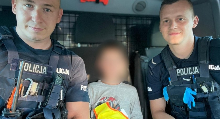 6-latek samotnie wybrał się w podróż rowerem. Drogę do domu pomogli mu odnaleźć policjanci