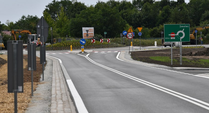 Zakończenie budowy łącznika drogowego między ulicami Rakietową a Żwirki i Wigury, na terenie osiedla Muchobór Wielki