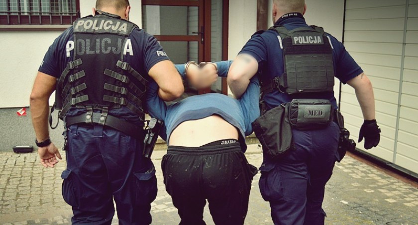  Znęcał się nad trzyletnim dzieckiem swojej partnerki. Został zatrzymany przez policjantów i decyzją sądu tymczasowo aresztowany