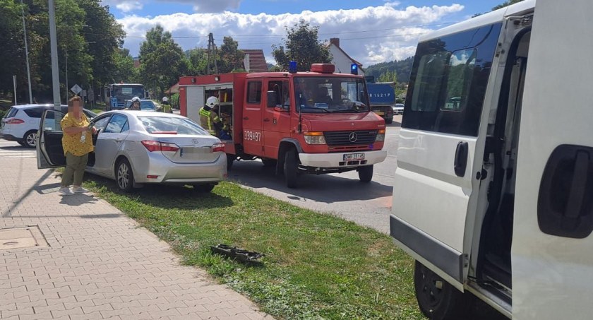 Czołowe zderzenie dwóch pojazdów w miejscowości Sobótka