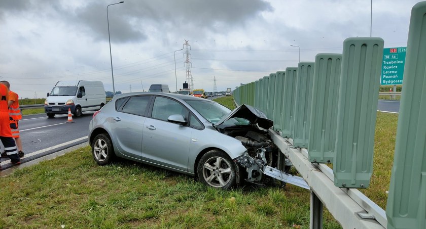 Groźny wypadek na drodze ekspresowej S5 pod Wrocławiem. Jedna osoba trafiła do szpitala