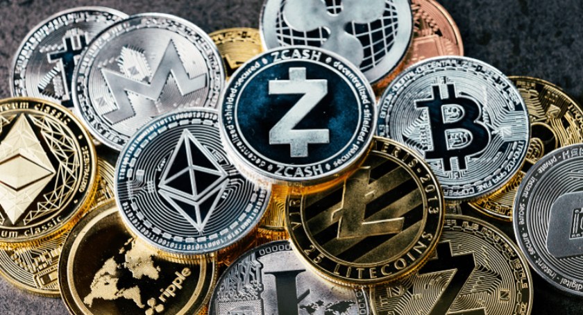 Skuszona obietnicą szybkiego zarobku mieszkanka Legnicy zainwestowała pieniądze w kryptowaluty – została oszukana i straciła oszczędności swoje i męża