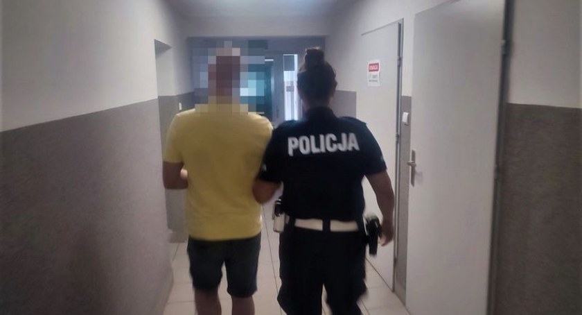Jak twierdził – wolał będąc pijanym kierować pojazdem, niż oddać kluczyki pasażerce. W samą porę zatrzymali go policjanci