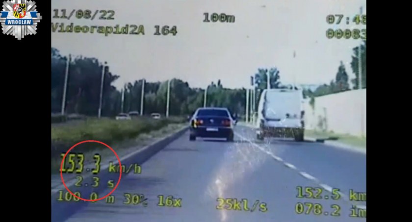 Chciał „szybko” wyprzedzić auta jadące prawy pasem. 153km/h to jednak zdecydowanie za dużo