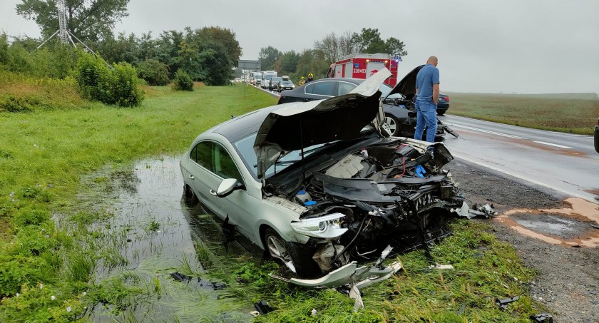 Zderzenie dwóch pojazdów na DK35 w gminie Kąty Wrocławskie