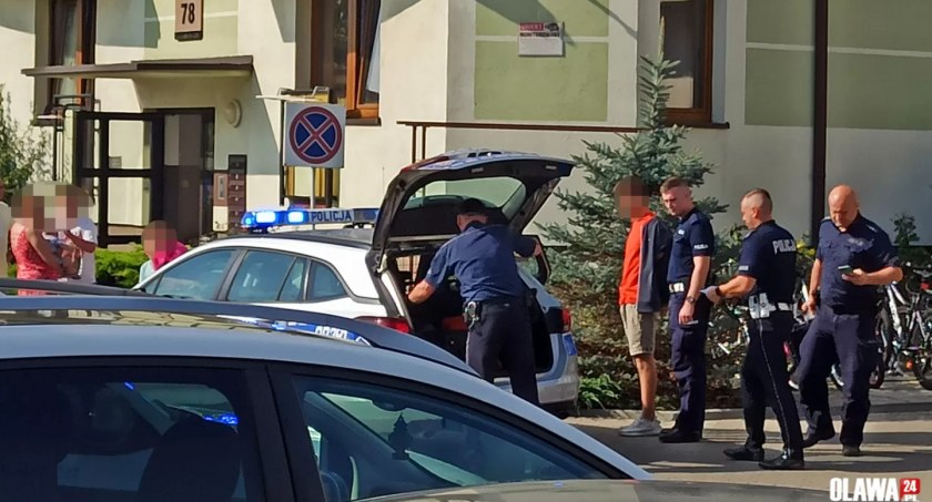 Brutalne morderstwo w Oławie. 17-latek zabił ojczyma siekierą