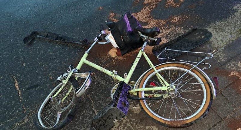 Rowerzystka potrącona przez samochód