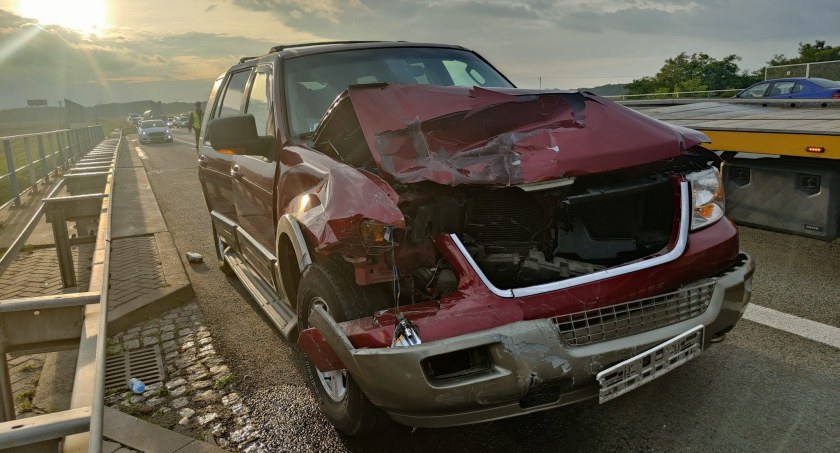 Kolizja na A4. Klasyczne najechanie na tył. W autach było w sumie sześcioro dzieci.