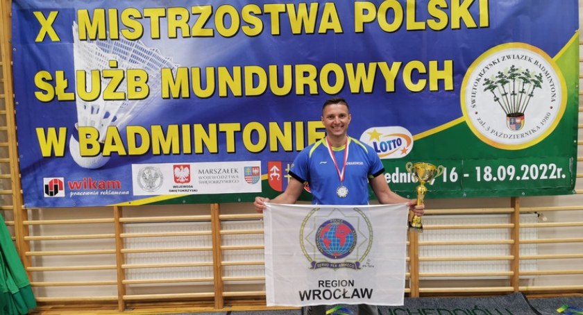 Sukces wrocławskich policjantów na Mistrzostwach Polski Służb Mundurowych w Badmintonie