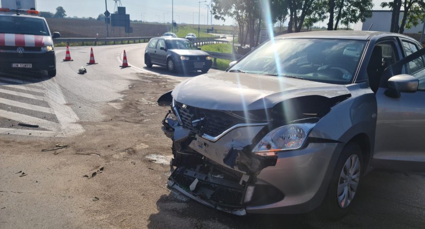 Wypadek na zjeździe z A4 na Kostomłoty. Na miejscu lądował śmigłowiec LPR, jedna osoba została przetransportowana do szpitala