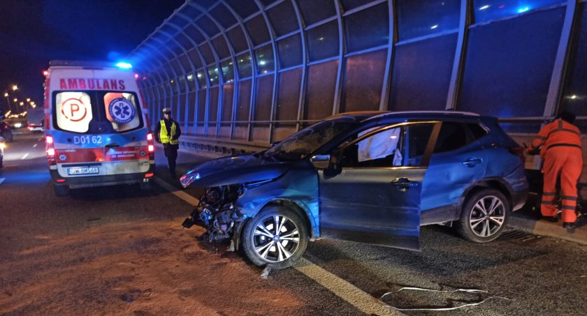 Wypadek na AOW w kierunku Warszawy. Do szpitala trafiły dwie osoby