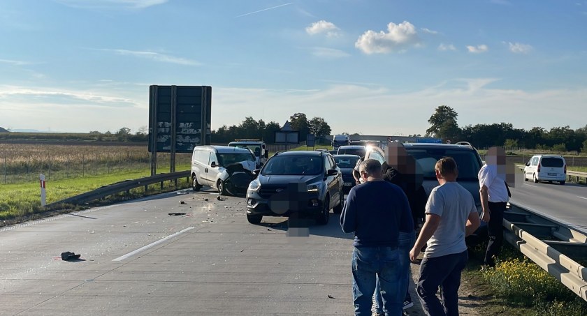 Kolizja z udziałem karawanu. Uwaga na utrudnienia na A4 w kierunku Wrocławia