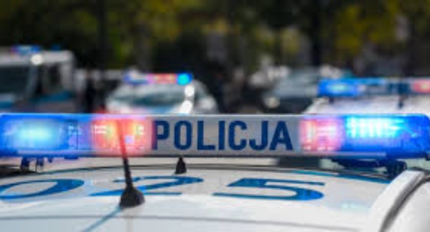 Tragiczny wypadek na AOW w kierunku Warszawy. Jedna osoba nie żyje, jedna została przetransportowana do szpitala