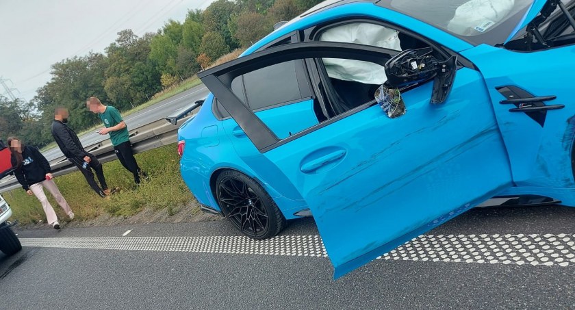 Kosztowna kolizja znanego YouTubera na A4. BMW świeżo po tuningu uderzyło w bariery