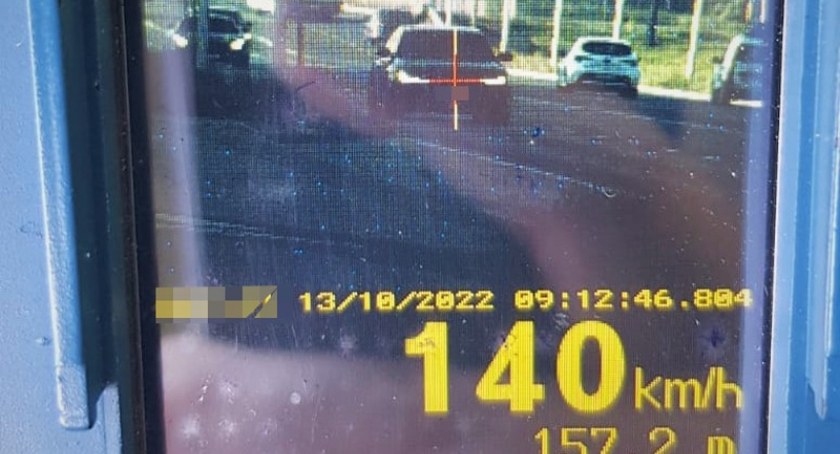 Przekroczył prędkość o 90 km/h. Pośpiech kosztował go 2500 złotych i utratę prawa jazdy