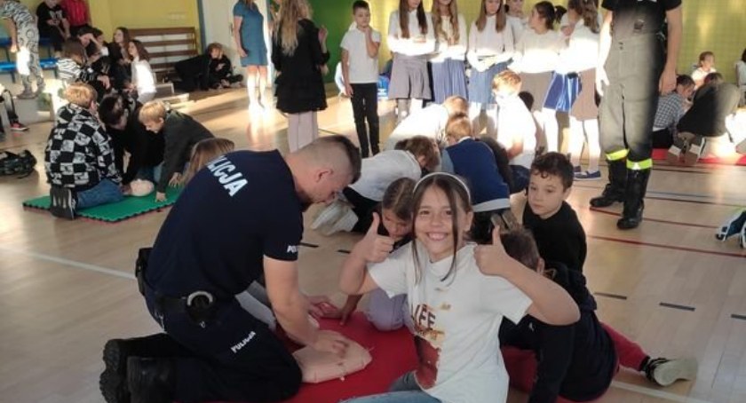 Wrocławscy wodniacy edukowali uczniów jak prowadzić RKO