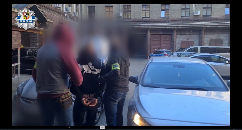 Wrocławscy policjanci zatrzymali dwóch 17-latków podejrzanych o pobicie na bulwarze Dunikowskiego