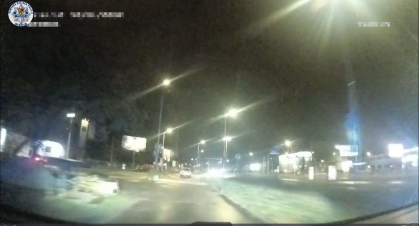 Policyjny pościg ulicami Wrocławia. Pijany 42-latek uciekał jadąc samochodem pod prąd, po chodnikach i ścieżkach rowerowych. Zobacz Film!!