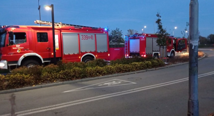 Śmierć 72-latka na chodniku przy ulicy Jarzębinowej w Siechnicach