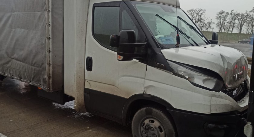 Kolizja dwóch ciężarówek i auta dostawczego na A4 w kierunku Wrocławia