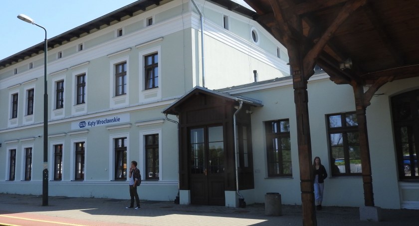 Dworzec kolejowy Kąty Wrocławskie z Nagrodą Publiczności w konkursie 