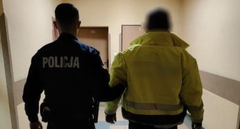 Sporządzali fikcyjne umowy na zakup samochodów, aby uniknąć obowiązkowego ubezpieczenia