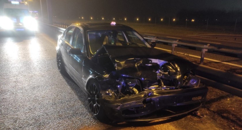 Zderzenie dwóch pojazdów na AOW. Jedna osoba trafiła do szpitala