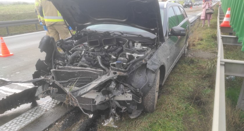 Wystrzał opony powodem groźnej kolizji na A4. Autostrada w kierunku Wrocławia była całkowicie zablokowana