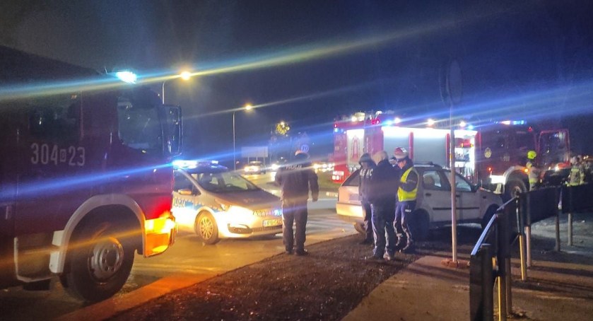 Pojedynek szeryfów na skrzyżowaniu przy stacji benzynowej w Kobierzycach