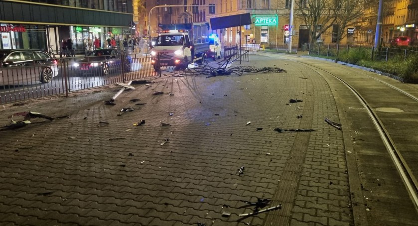 Wypadek na Jana Pawła. Pijany kierowca potrącił kobietę idącą chodnikiem