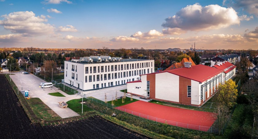 Rozbudowana szkoła w Radwanicach niczym prezent na Mikołajki