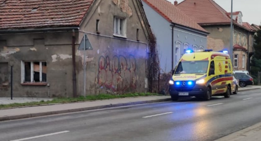 Tragedia w Kątach Wrocławskich. W opuszczonym budynku odnaleziono zwłoki mężczyzny