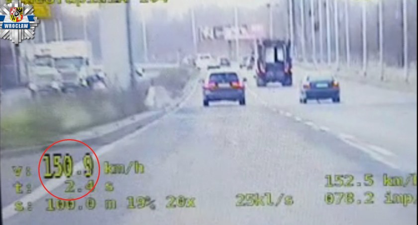 Nie widziała nieoznakowanego radiowozu we wstecznym lusterku. Pędziła 150 km/h w obszarze zabudowanym